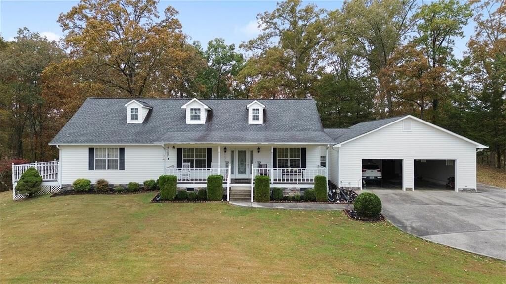 Property Photo: 871 Robinson Road GA 30705