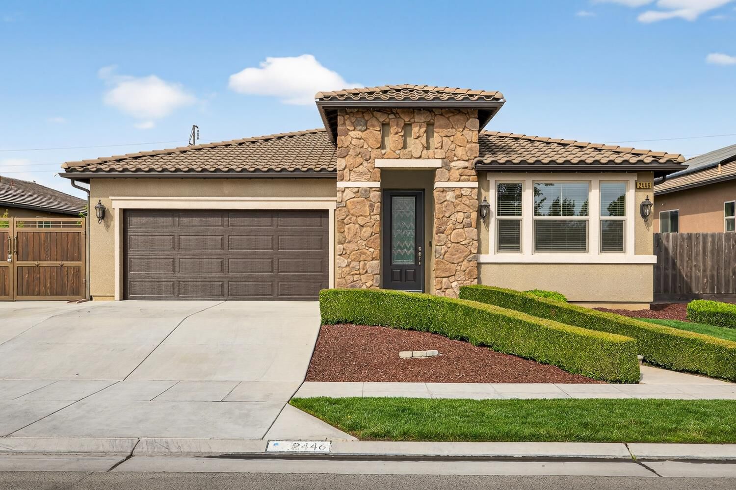 Property Photo:  2446 S Claremont Avenue  CA 93727 