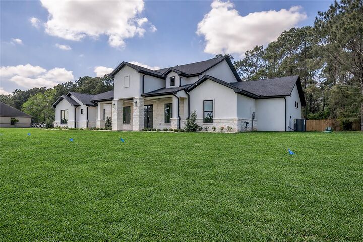 Property Photo: 22420 Meadowhurst Circle W TX 77377