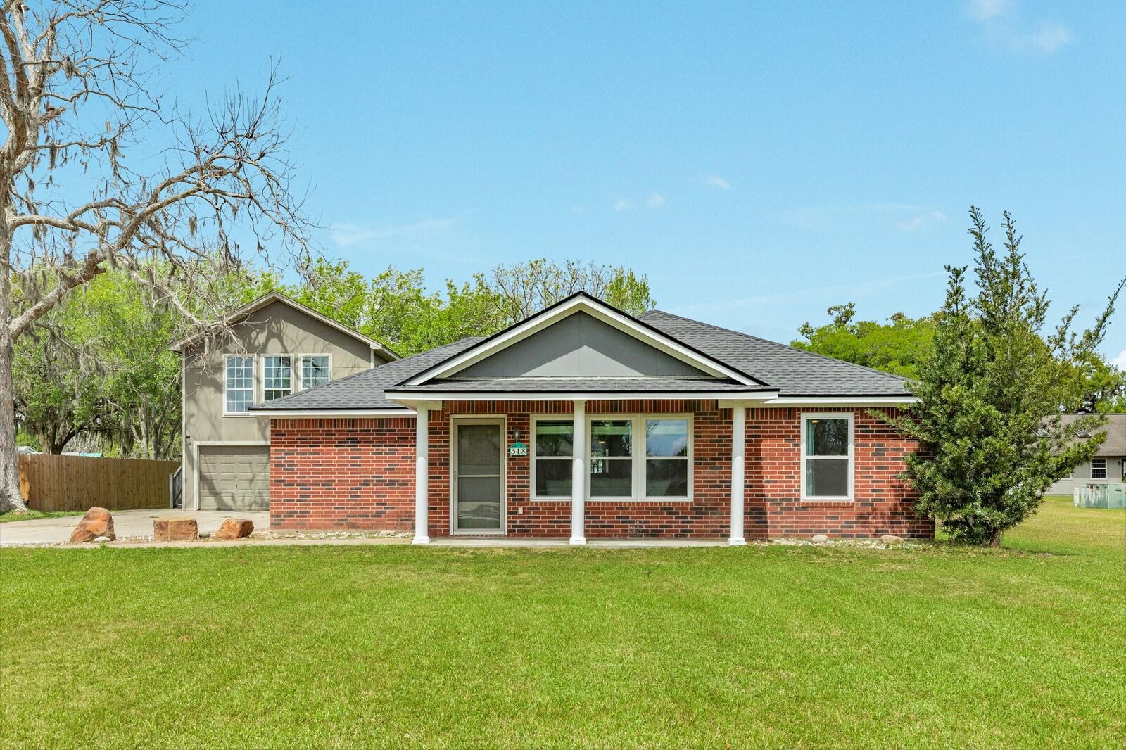 Property Photo:  318 S Amherst Drive  TX 77486 