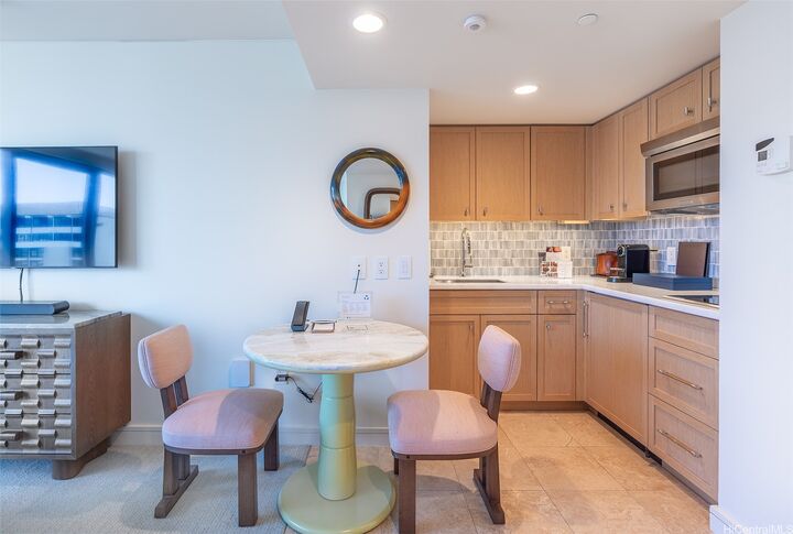 Property Photo:  223 Saratoga Road 1421  HI 96815 