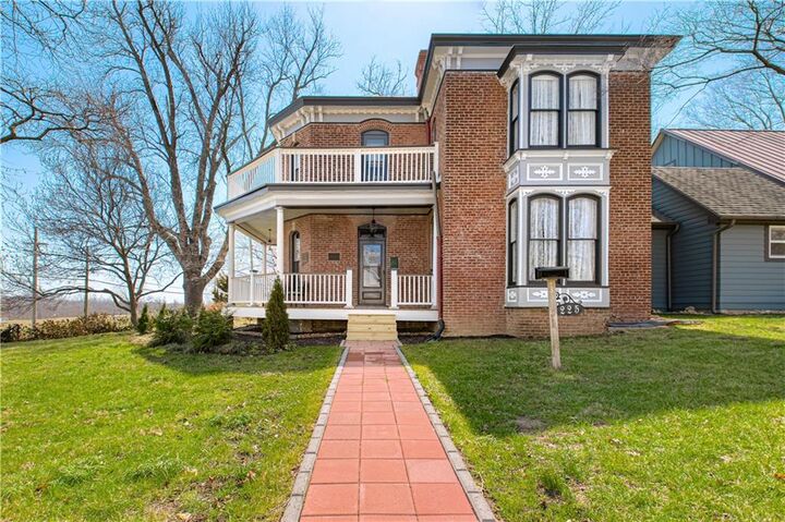 Property Photo:  225 Groom Street  MO 64068 