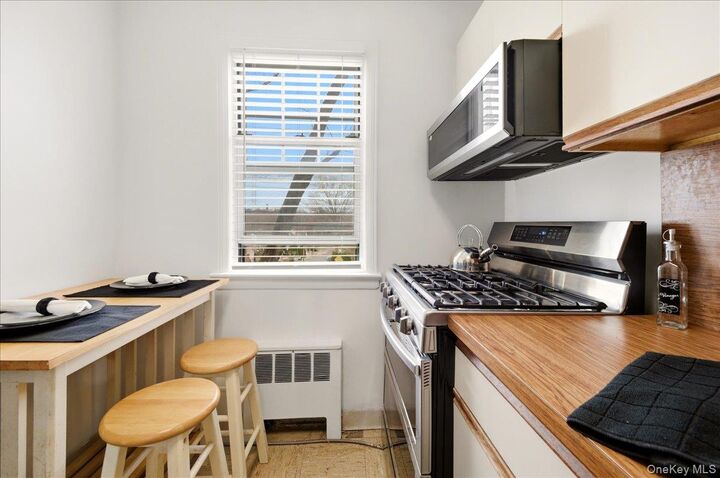 Property Photo:  126 Underhill Avenue 1B  NY 10604 