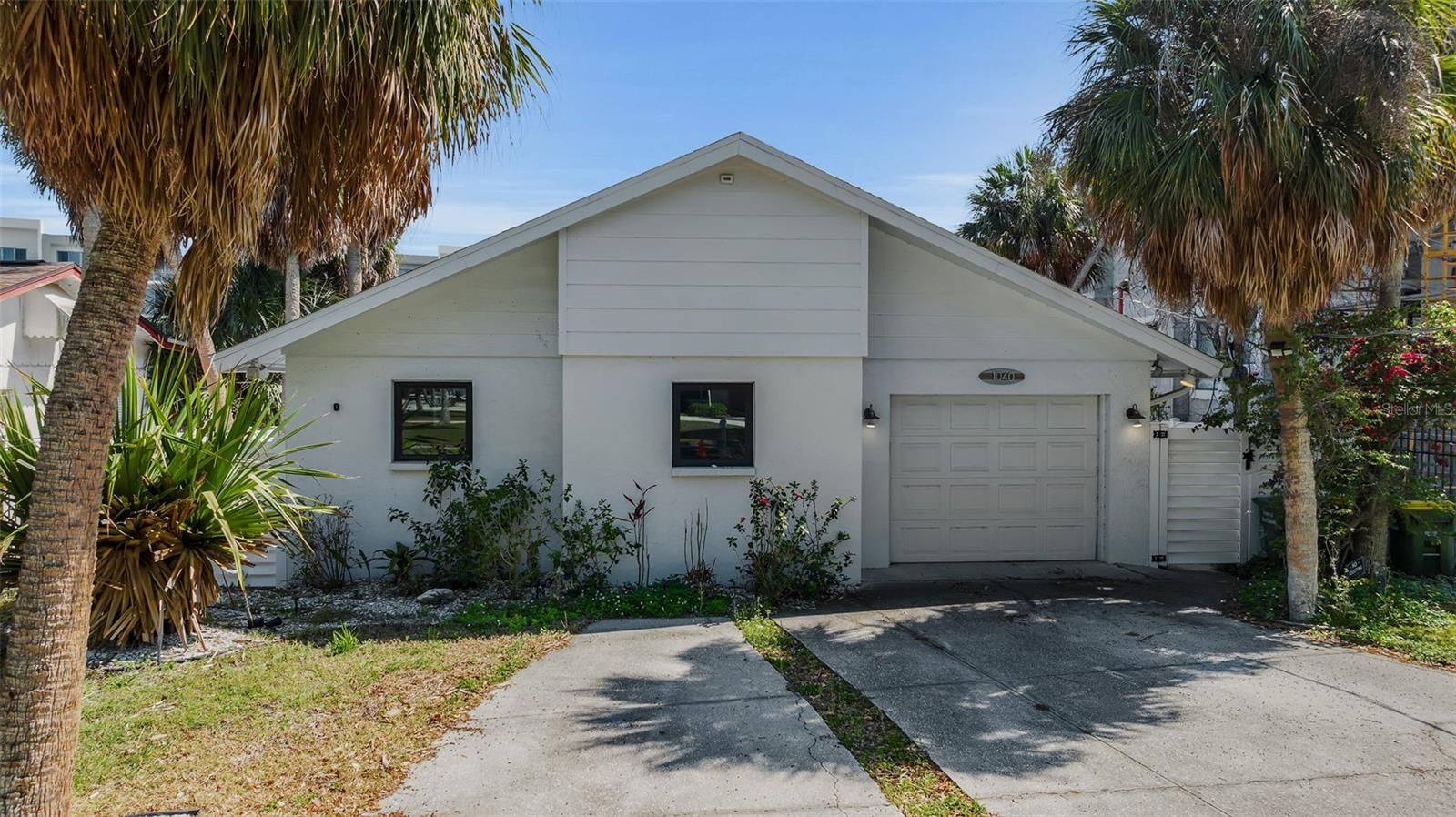Property Photo: 1040 Sylvan Drive FL 34234