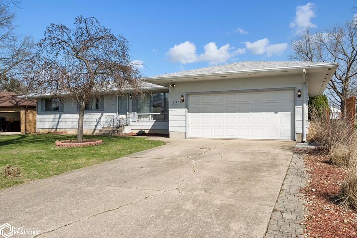 Property Photo:  2504 Sunnyside Avenue  IA 52601 
