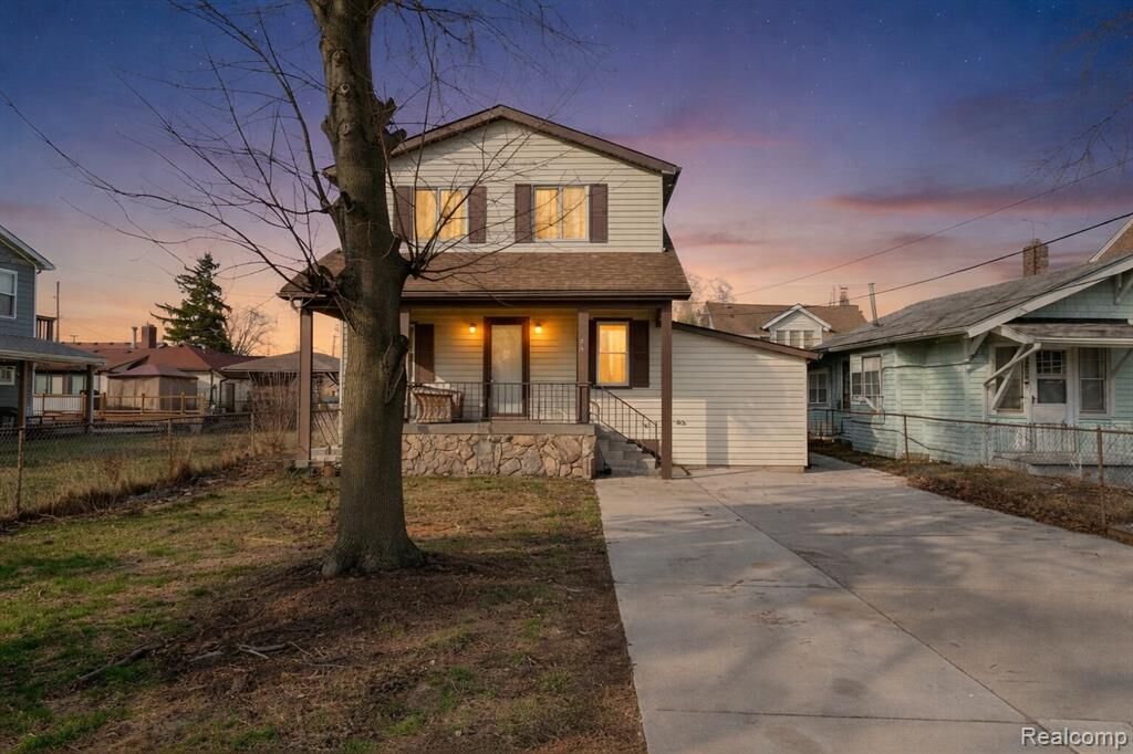 Property Photo:  22453 E 10 Mile Road  MI 48080 1341 
