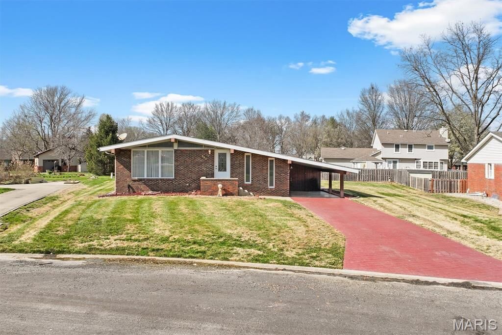 Property Photo:  595 W 4th Street  IL 62293 