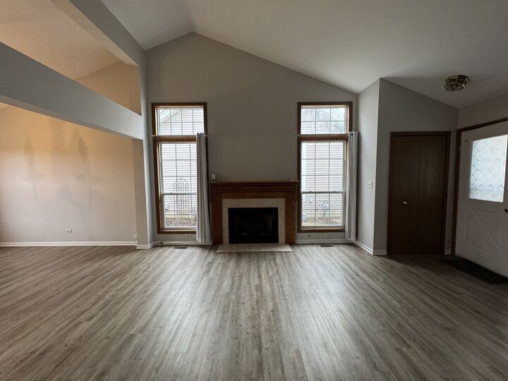 Property Photo:  429 Prairieview Drive  IL 60543 