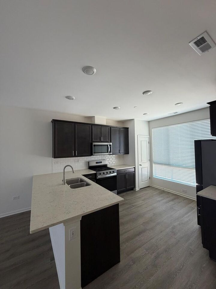 Property Photo: 2315 Prestige Place 2315 IL 60173