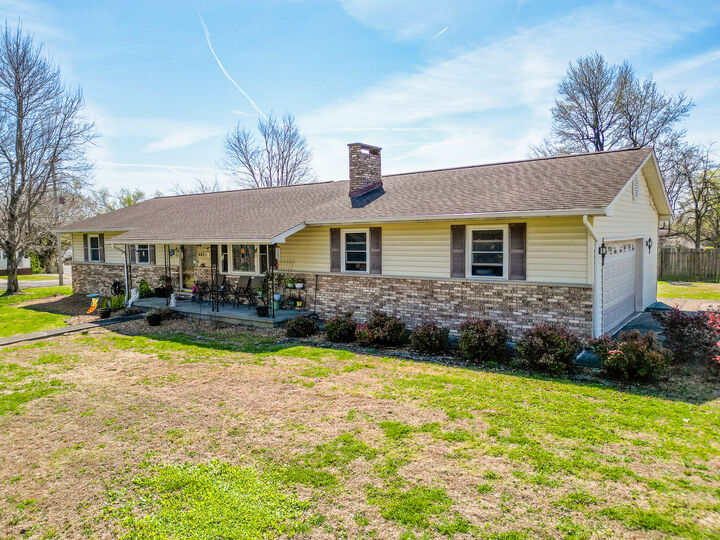 Property Photo:  607 E 15th Street  IL 62951 