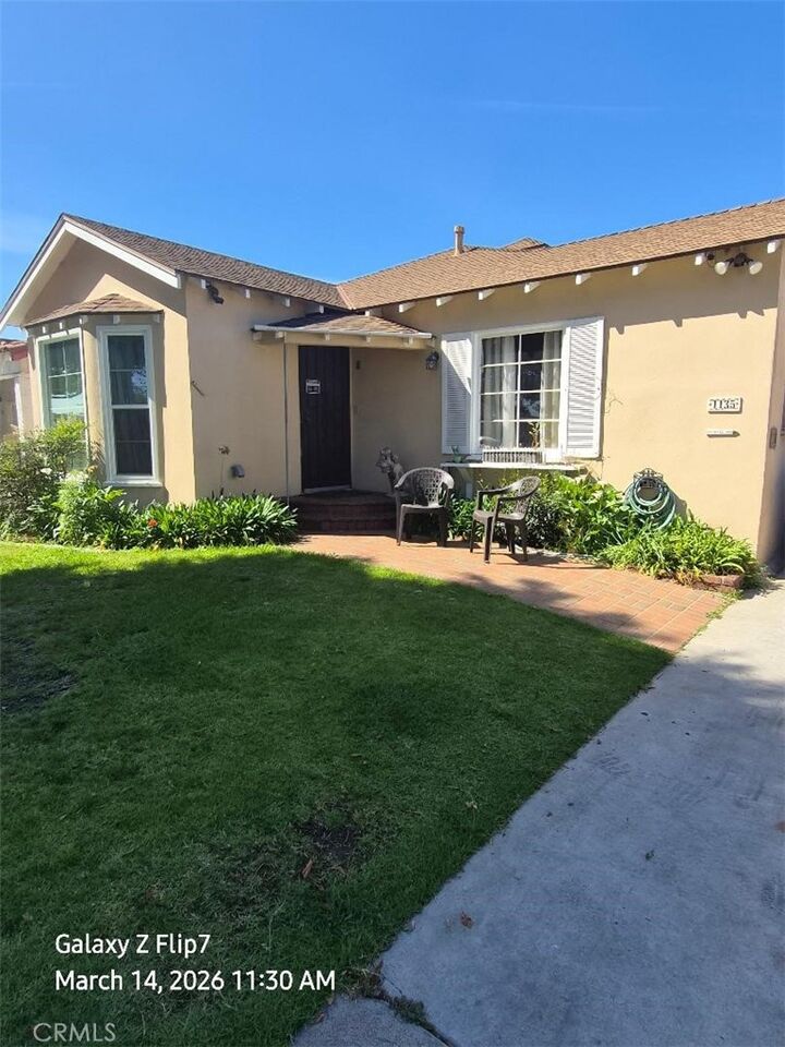 Property Photo:  1135 S Fir  CA 90301 