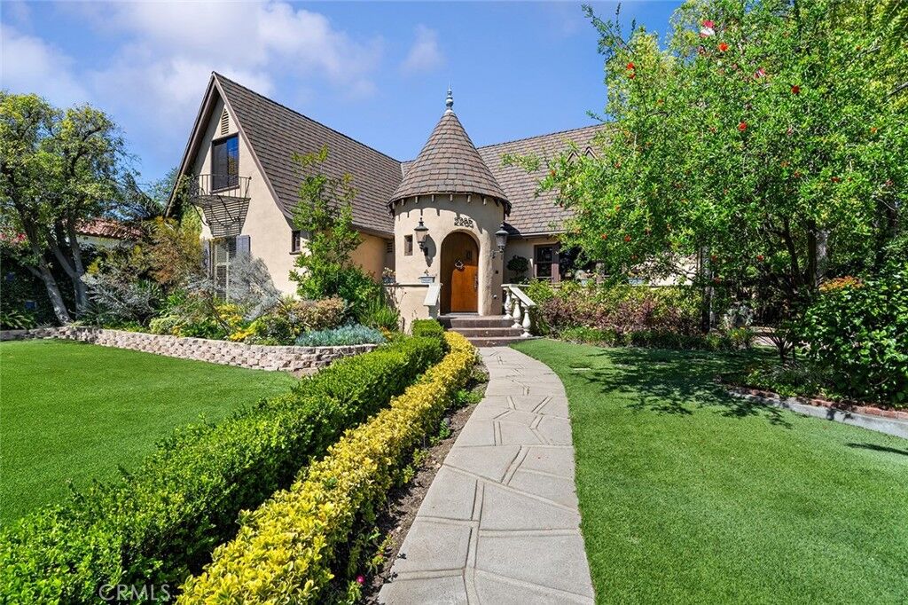 Property Photo:  2285 E Orange Grove  CA 91104 