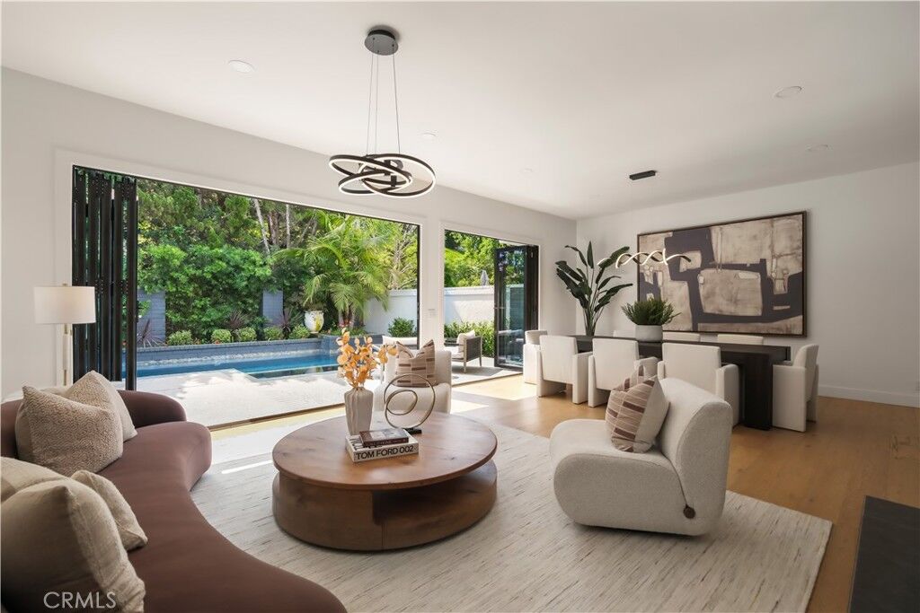 Property Photo:  22 Rue Cannes  CA 92660 