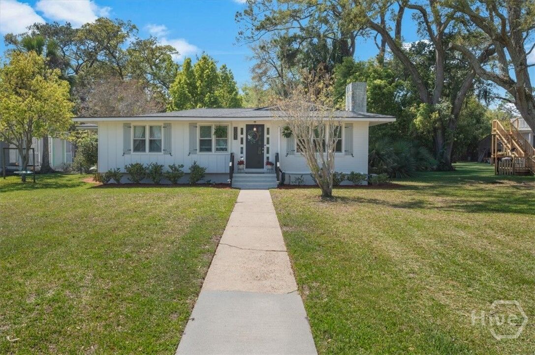 Property Photo: 1021 Lanier Boulevard GA 31520