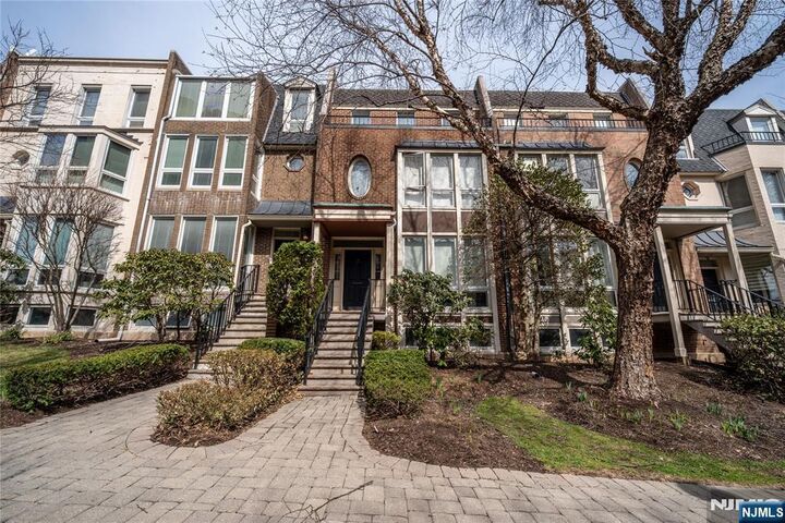 Property Photo:  130 Kensington Drive  NJ 07024 