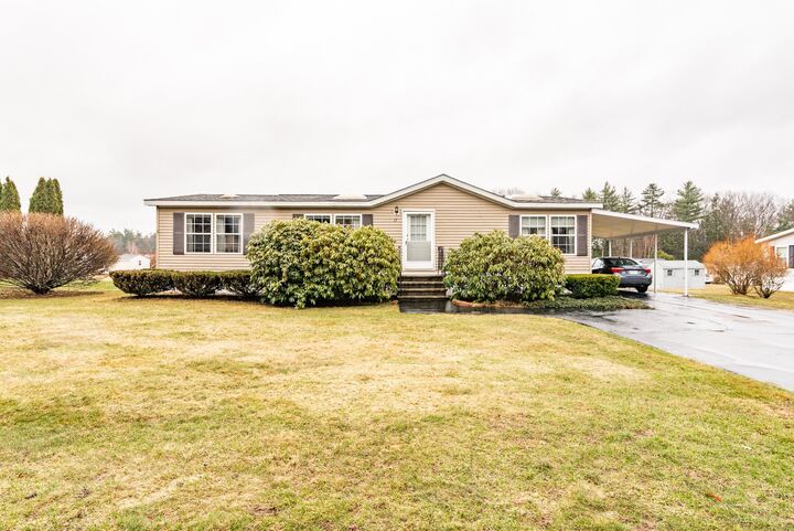 Property Photo:  17 Constitution Way  NH 03820 