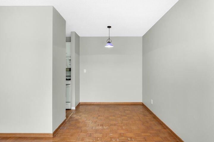 Property Photo:  1912 Dupont Avenue S 405  MN 55403 