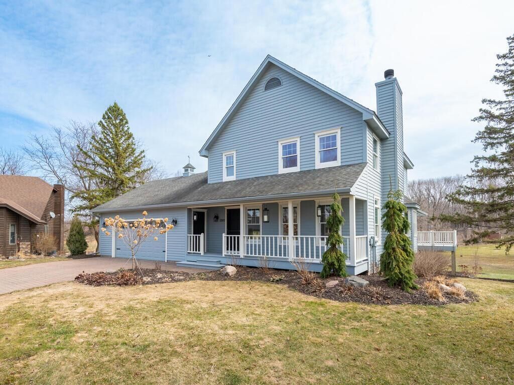 Property Photo:  1301 Courtland E  MN 55387 