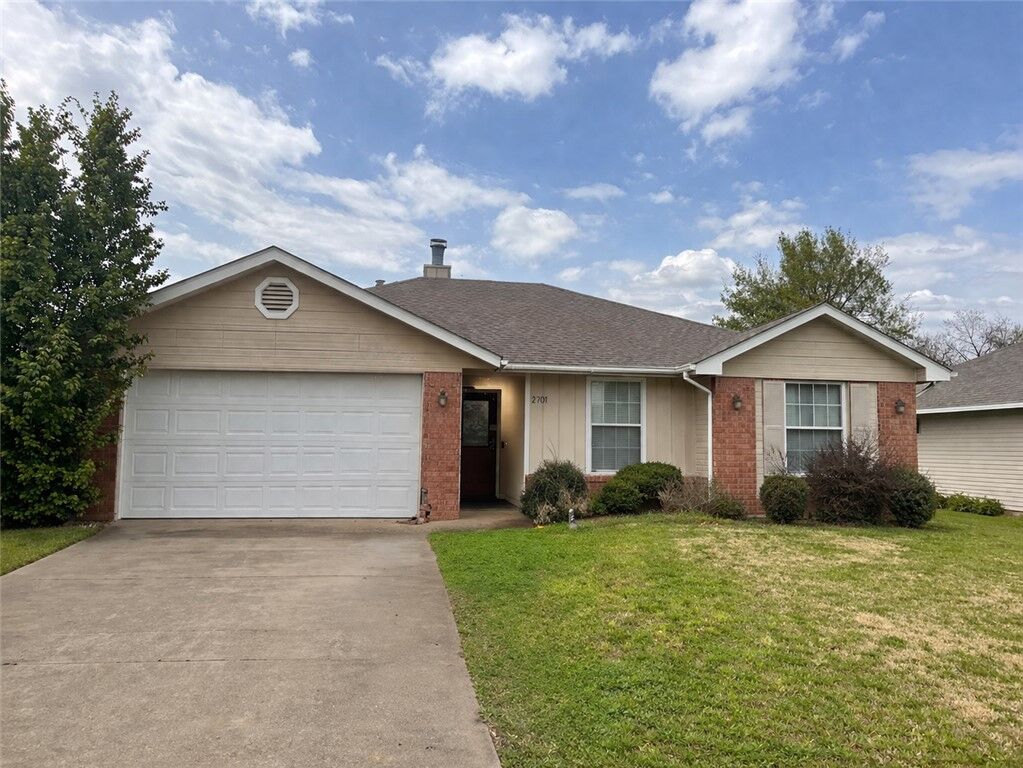 Property Photo:  2701 W Easy Street  AR 72756 