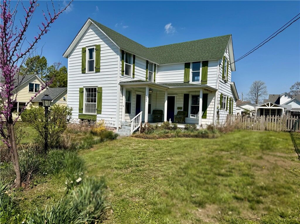 Property Photo:  511 Pecan Street  AR 72756 