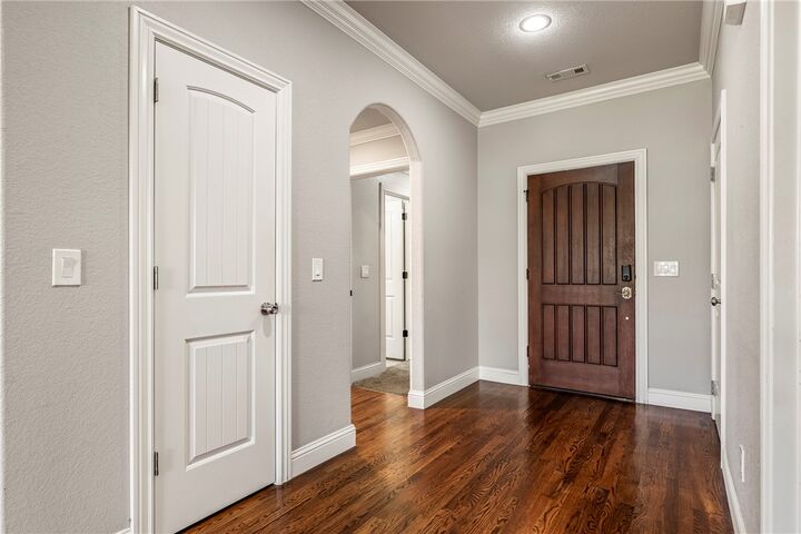 Property Photo:  1109 W Cunningham Avenue  AR 72758 