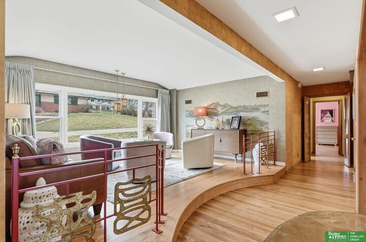 Property Photo: 6706 Glenwood Road NE 68132