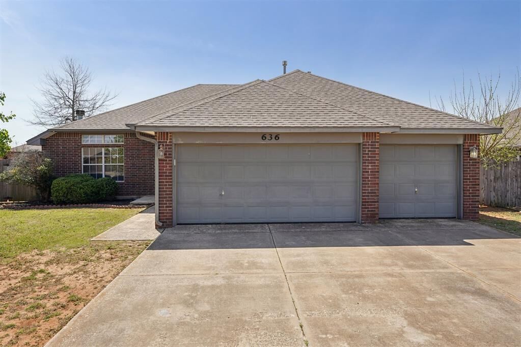 Property Photo:  636 Hunters Way  OK 73064 
