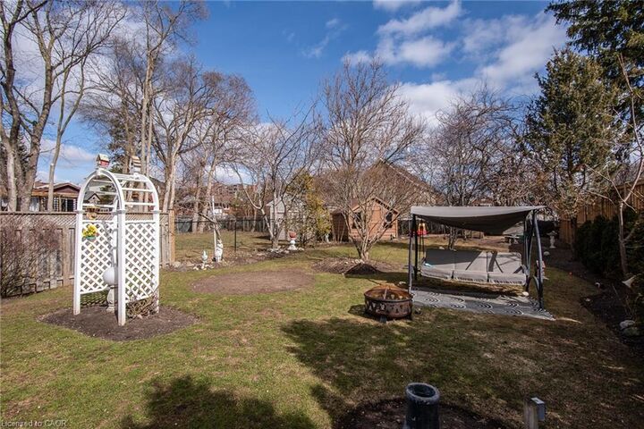 Property Photo: 161 Fifth Avenue ON N2C 1P6