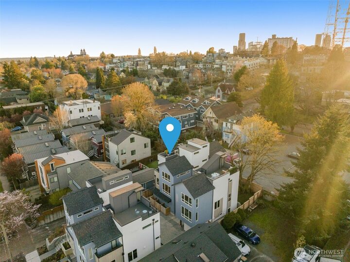 Property Photo:  1625 B  21st Avenue  WA 98122 