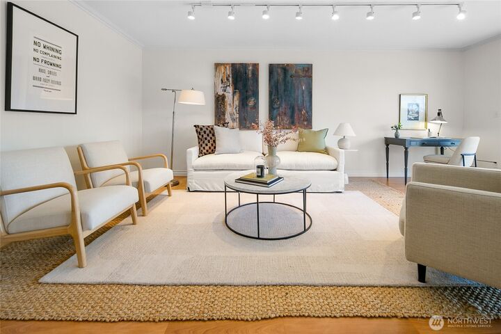 Property Photo:  2501  Canterbury Lane E 221  WA 98112 