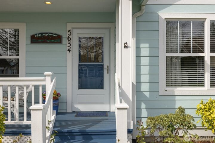 Property Photo:  5634  Applewood Drive  WA 98248 