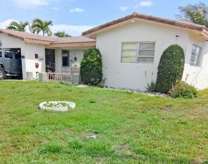 Property Photo:  660 SE 7th Avenue  FL 33060 