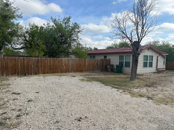 Property Photo: 610 Tarver Street TX 76903