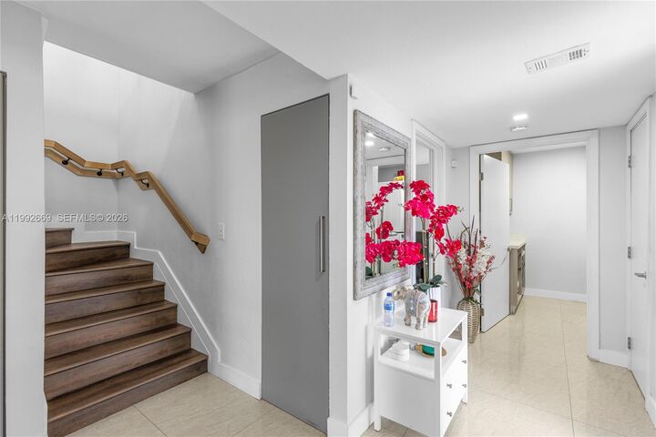 Property Photo: 8920 Palm Tree Ln 8920 FL 33024