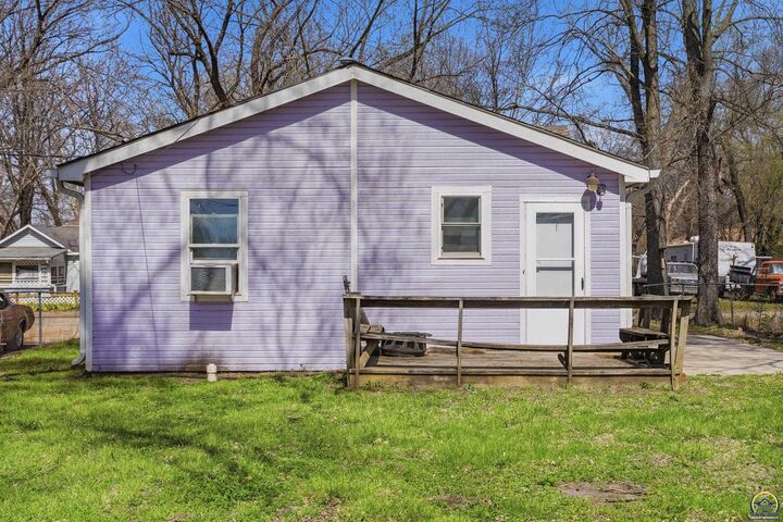 Property Photo:  1209 NW Laurent St  KS 66608 