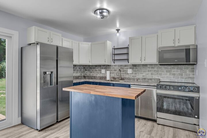 Property Photo:  3620 SE Pennsylvania Ave  KS 66605 