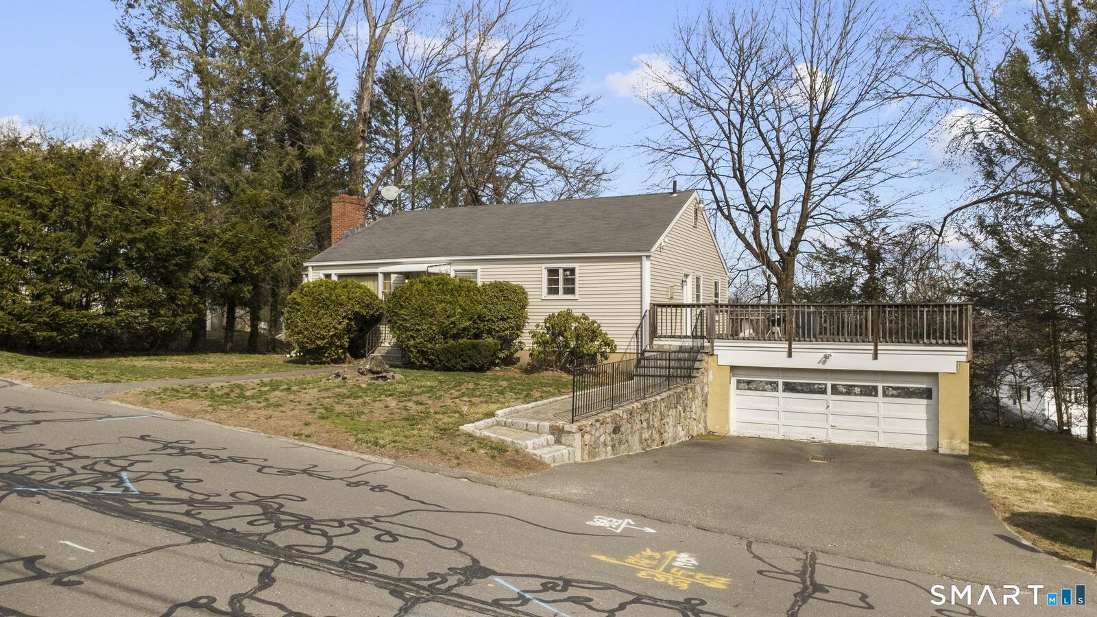 Property Photo:  30 Parklawn Drive  CT 06708 