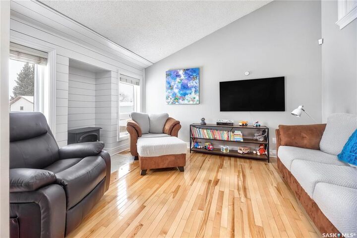 Photo de la propriété: 814 Carr Place SK S6V 7E1
