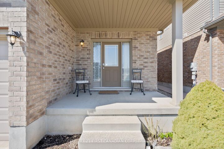 Property Photo:  494 Blackacres Boulevard  ON N6G 0J6 