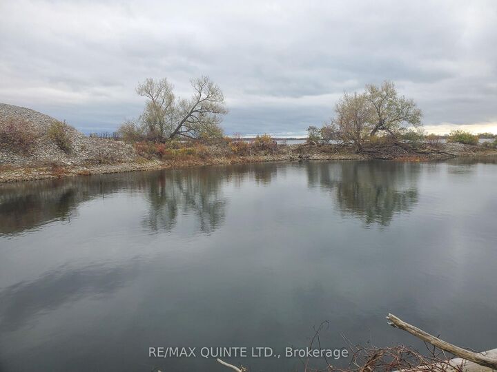 Property Photo: 40 Fisherman's Cove Lane ON K0H 2Y0