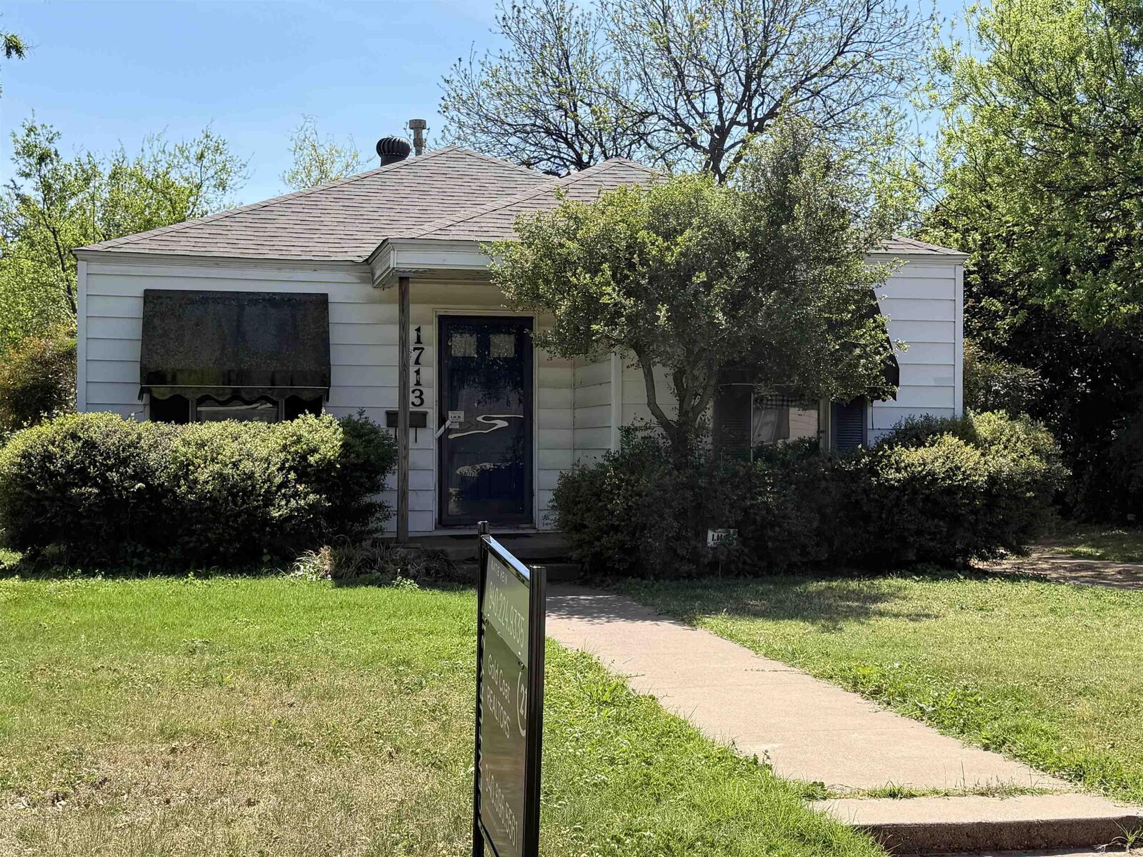 Property Photo: 1713 Dayton Avenue TX 76301