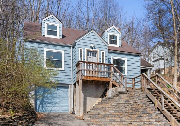 Property Photo:  801 Maple Way  PA 15139 