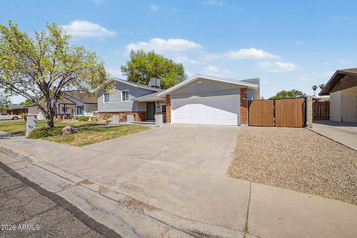 Property Photo:  1324 E Hale Street  AZ 85203 