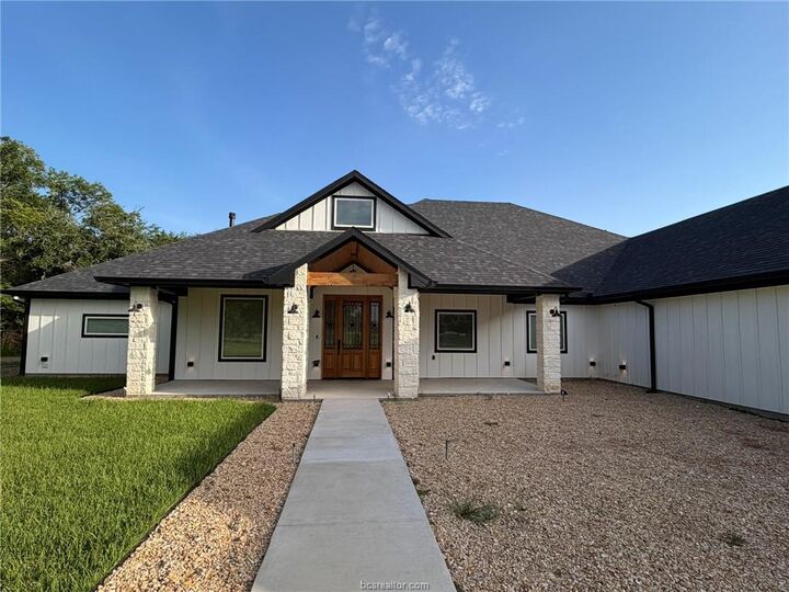 Property Photo: 17401 Highway 21 W TX 77872