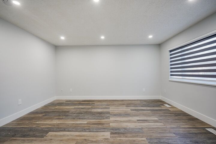 Property Photo:  32384 Brant Avenue  BC V2V 4Z1 