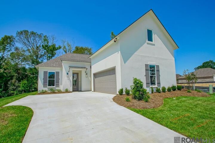 Property Photo: 7048 Garden Hill Dr LA 70817