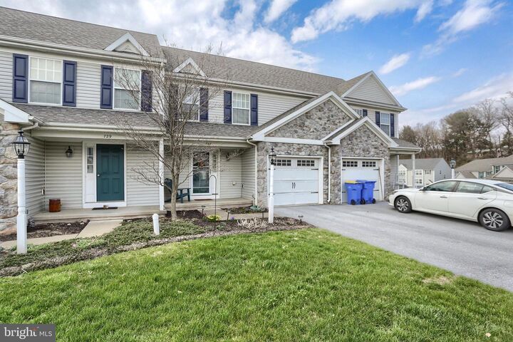 Property Photo:  727 Winding Lane  PA 17111 