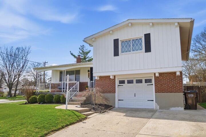 Property Photo:  3301 Cresentview Lane  OH 45248 