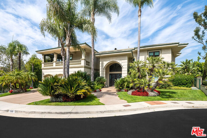 Property Photo:  12145 Summit Ct  CA 90210 