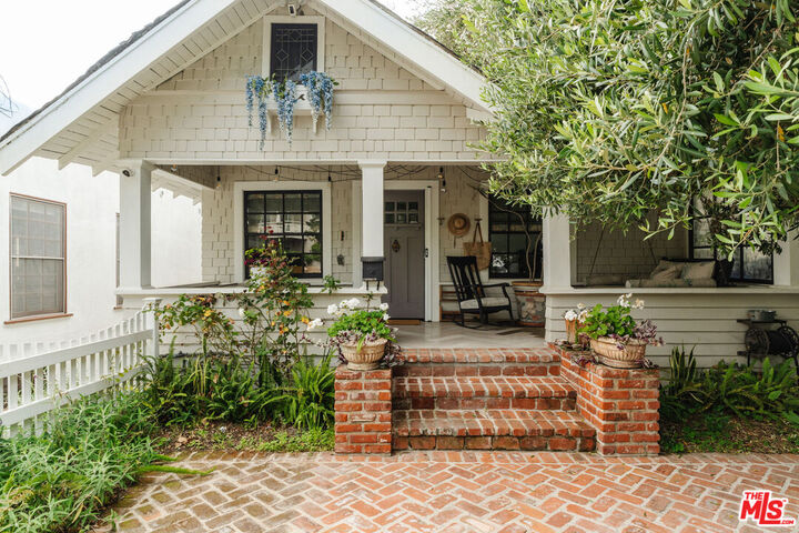 Property Photo:  2116 3rd St  CA 90405 